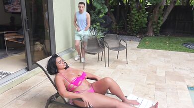 Johnny Sneaks Thick MILF Kailani Kai Creampie Squirt Destroyed