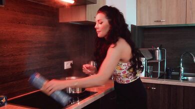 Lunas Big Tits MILF Payback Destroyed by Italian Threesome Cumshots