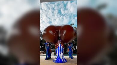 Ebony Queen Tashar Gushes Squirting Big Blue Dildo Ride Outdoors Shaking