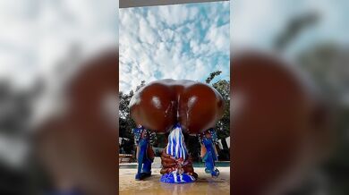 Ebony Queen Tashar Gushes Squirting Big Blue Dildo Ride Outdoors Shaking