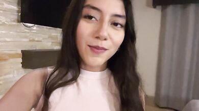 Petite Latina AndyHornyy Gushes on Delivery Repartidor Cock