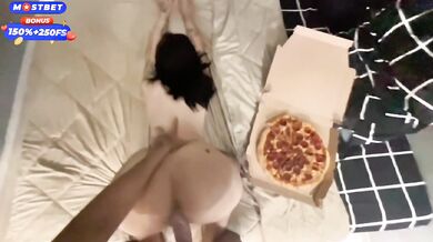 Jealous Amberzinha Crushes Pizza with Big Booty Fuck Gush
