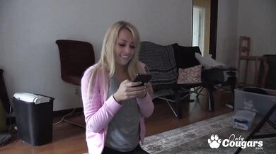 Zoey Monroe gets pussy eaten then stuffed with cum in hardcore session