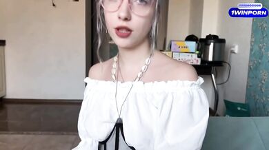 The tutor gets taught how to handle her big cock