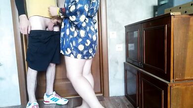 The milf takes a handjob as payment for the pizza delivery
