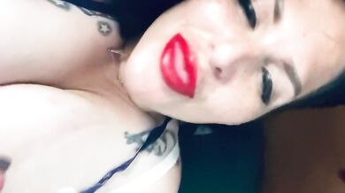 Bald pussy milf smokes like a goddess she’s alliekatnight696onlyfan