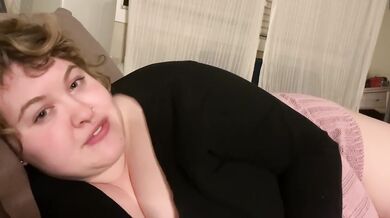 Alice Eats livin’ her BBW vore fetish raw ungodly POV
