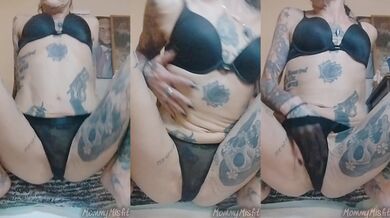 MommyMisfit’s golden nectar soaked her tattooed thighs