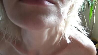 Blonde milf squirts ocean with big dildo launch