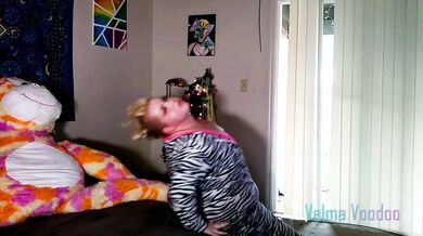 Daddys Girl BBW strips onsie down to her big ass