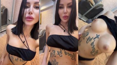 Solo fingering in her sweat glisten anal amateur