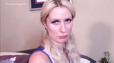 Cheerleader’s secret breakout between stockings and big tits