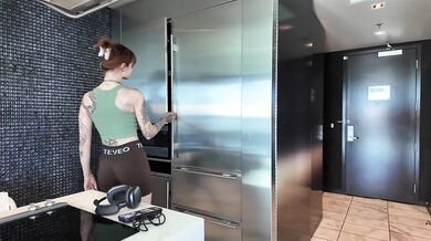 SallyDinosaur Stretches Pussy Raw Nach Gym Risky Shower Gush