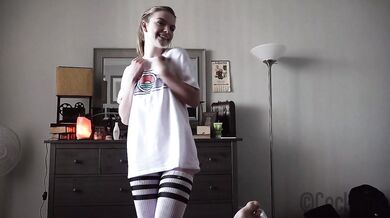 Step Sis Dahlia Red Sloppy Chokes Cock Then Gushes Creampie On Grounded Bro