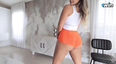 Huge Booty Hooters Slut Lexis Star Creampie Destroyed