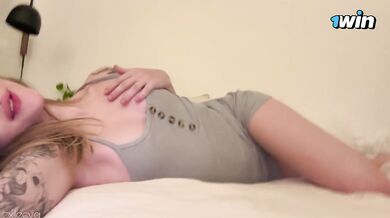 18yo Cute Selfie Slut Oops Gushes Perfect Pink Pussy Cum