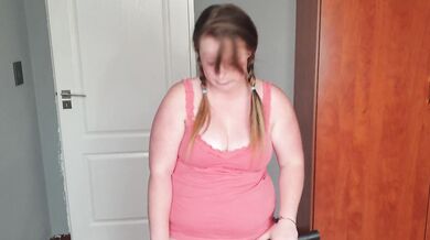 Chubby girl upside down pussy screams while vacuuming her overflowing cunt