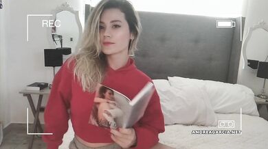 Andrea Garcia verificada latina con curvas imposibles se toca solo